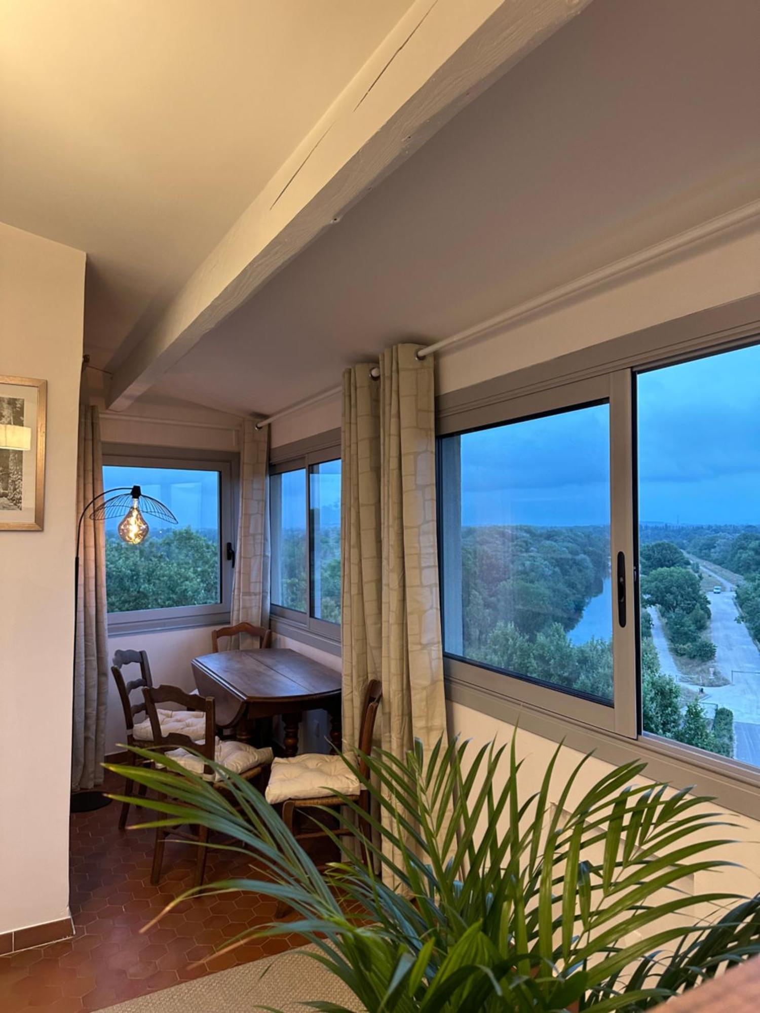 Charmante Petite Maison Avec Vue Panoramique, En Centre Historique, Proche D'Avignon, Ancienne, Renovee, Climatisee, Terrasse, Parking Public Gratuit Villeneuve-lès-Avignon 외부 사진