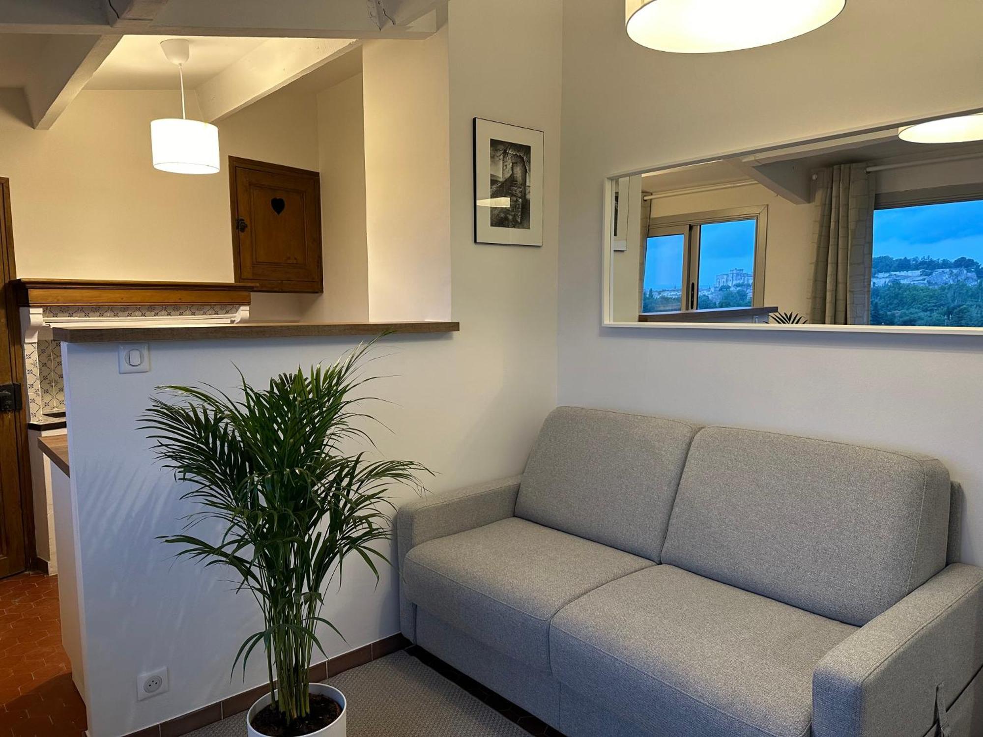 Charmante Petite Maison Avec Vue Panoramique, En Centre Historique, Proche D'Avignon, Ancienne, Renovee, Climatisee, Terrasse, Parking Public Gratuit Villeneuve-lès-Avignon 외부 사진