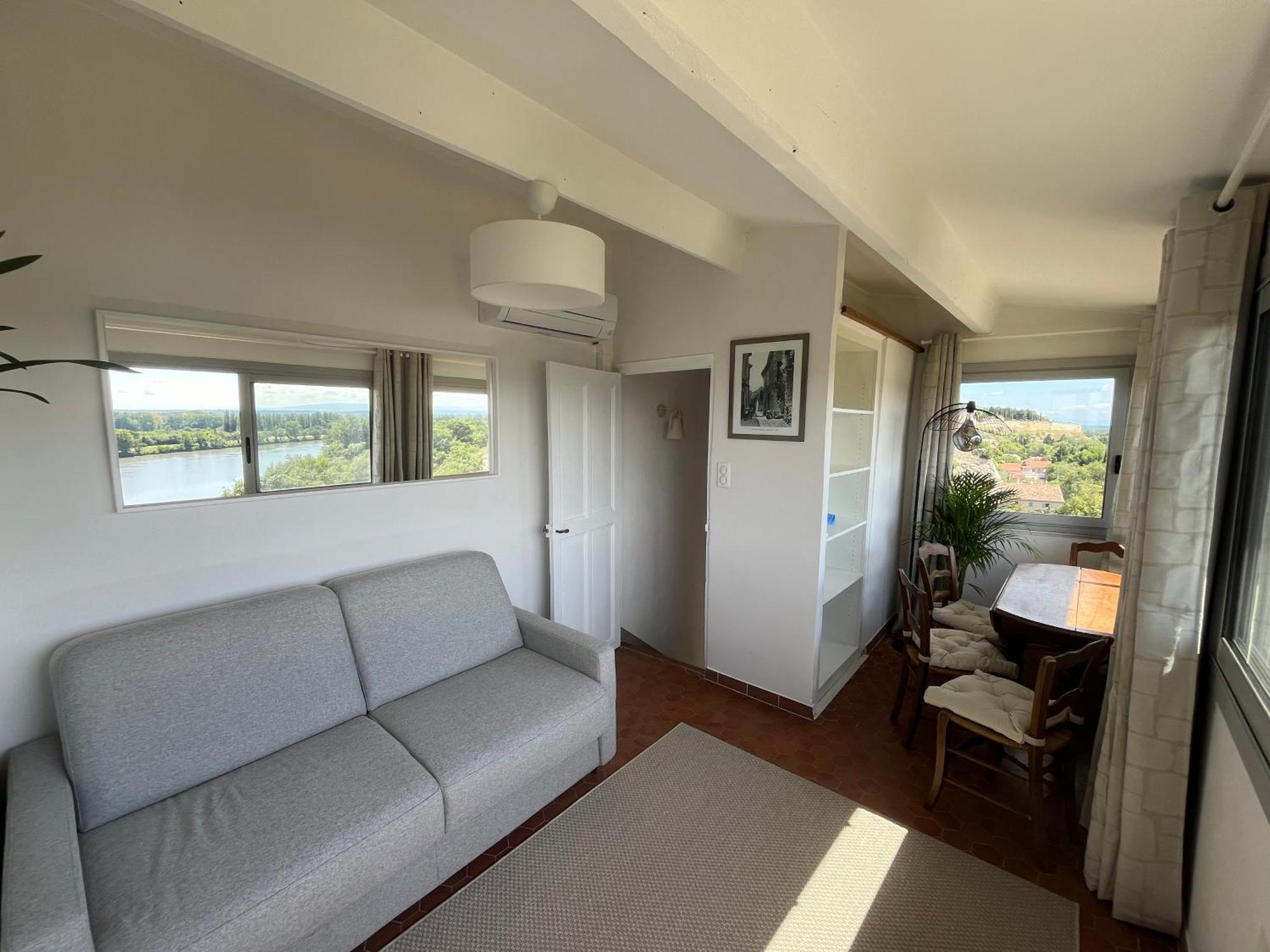Charmante Petite Maison Avec Vue Panoramique, En Centre Historique, Proche D'Avignon, Ancienne, Renovee, Climatisee, Terrasse, Parking Public Gratuit Villeneuve-lès-Avignon 외부 사진